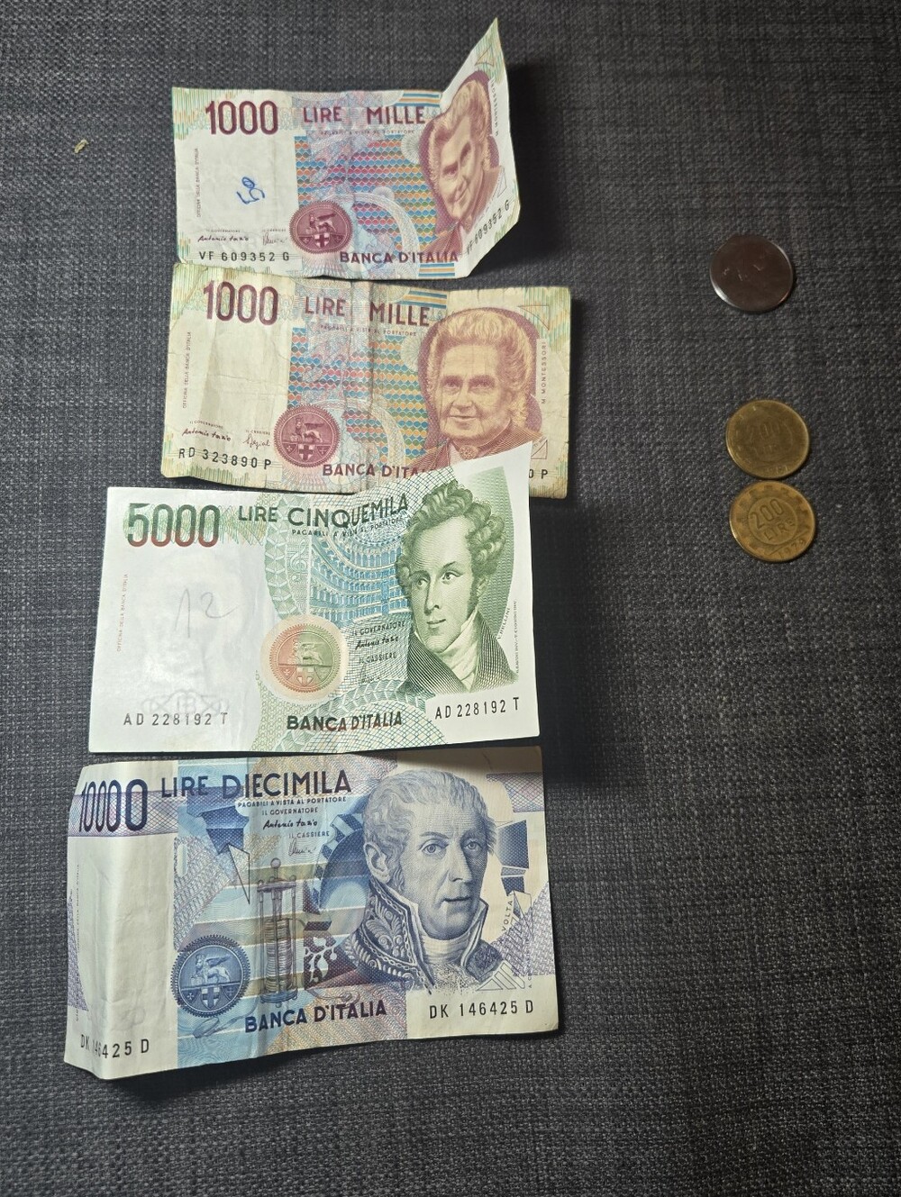 Italian Lira Collectible Banknotes - Multi Color